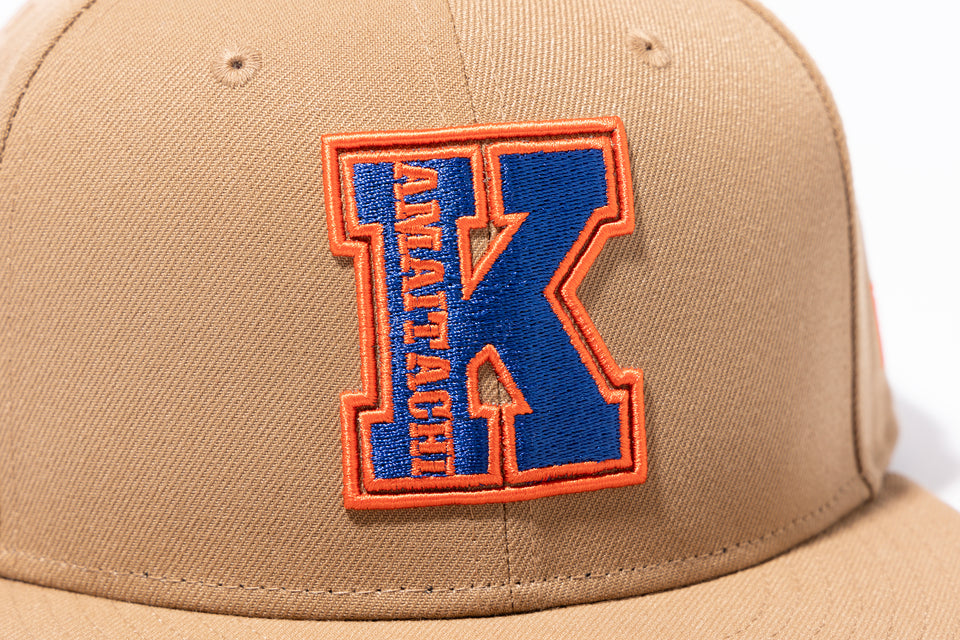 9FIFTY KAMAITACHI かまいたち カレッジロゴ カーキ