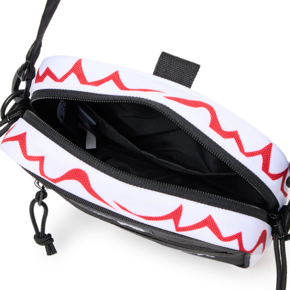 スクエア ショルダーポーチ 1.5L TARO OKAMOTO 岡本太郎 | NEW ERA ニューエラ公式オンラインストア