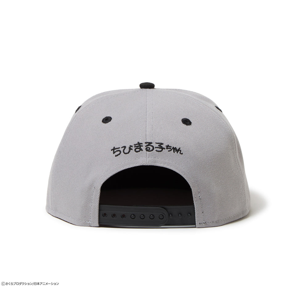 9FIFTY ちびまる子ちゃん ボックスロゴ まる子 グレー ブラックバイザー | NEW ERA ニューエラ公式オンラインストア
