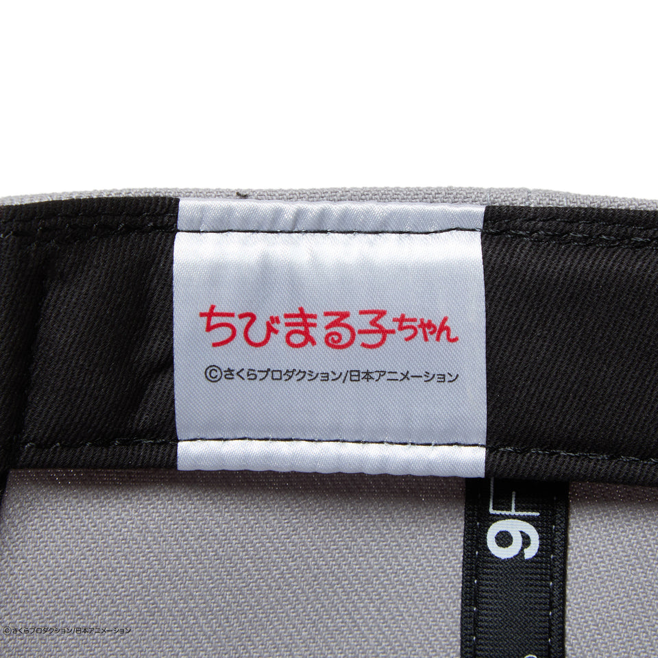 9FIFTY ちびまる子ちゃん ボックスロゴ まる子 グレー ブラックバイザー | NEW ERA ニューエラ公式オンラインストア
