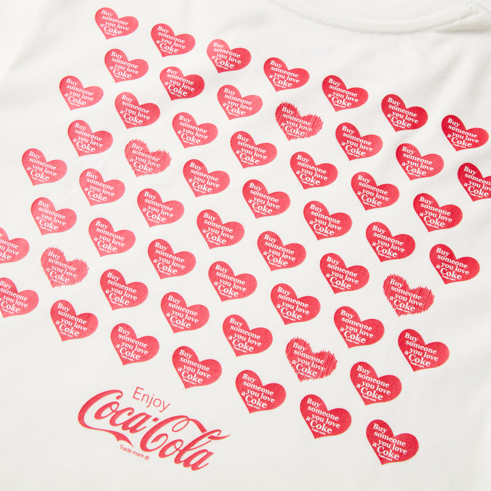 Women's 長袖 クロップド Tシャツ Coca-Cola designed by Kosuke Kawamura MH オフホワイト | NEW ERA ニューエラ公式オンラインストア