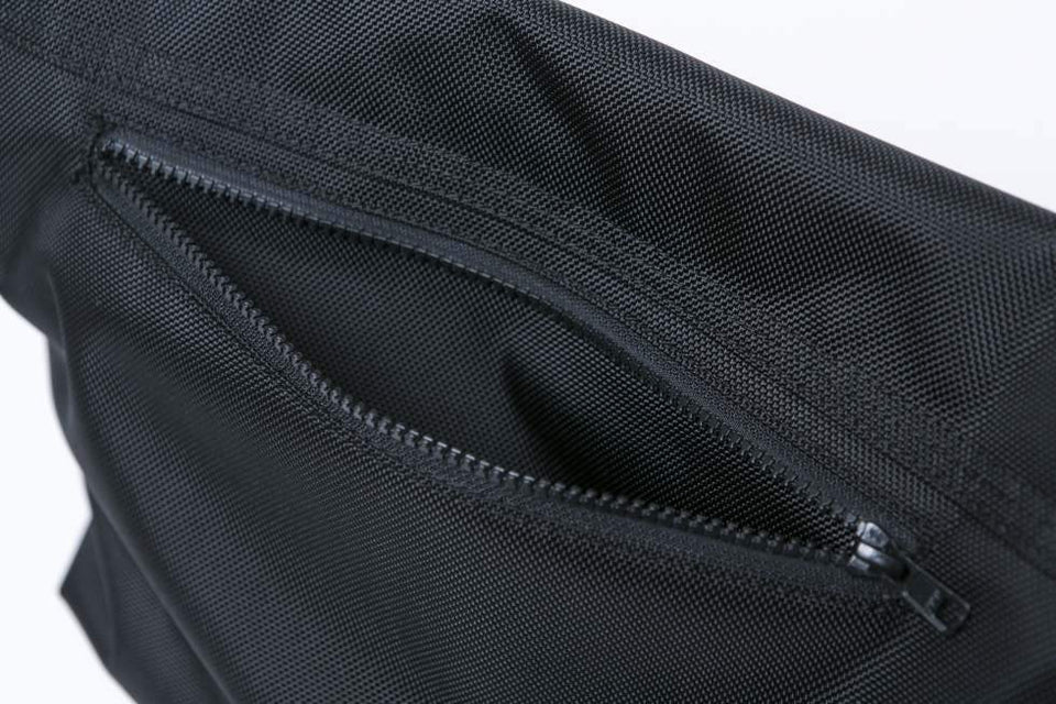 ショルダーバッグ 9L ブラック