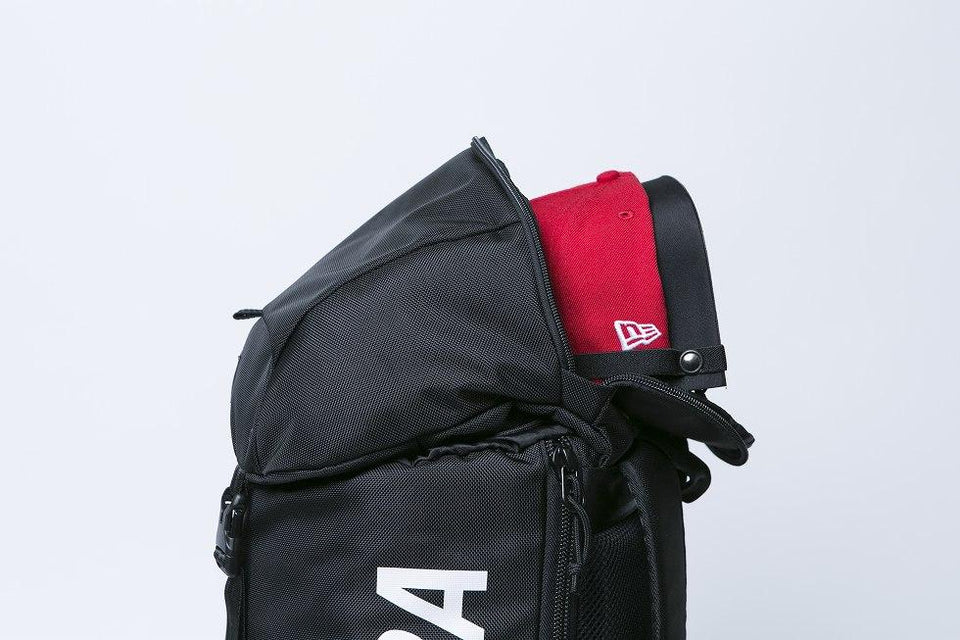 ラックサック 35L プリントロゴ ブラック × ホワイト