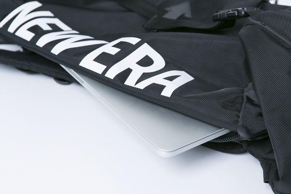 ラックサック 35L プリントロゴ ブラック × ホワイト