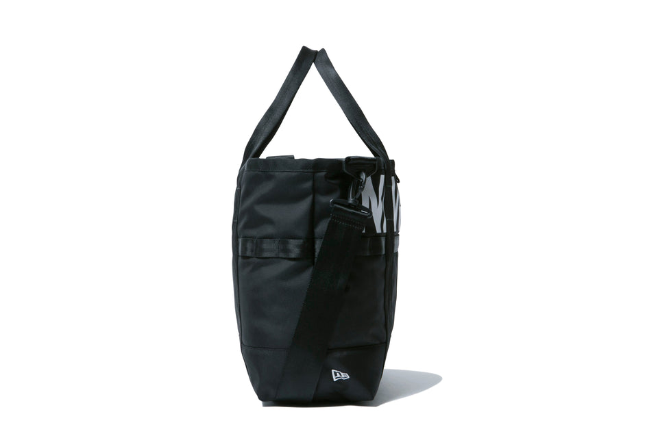 トートバッグ 22L プリントロゴ ブラック × ホワイト