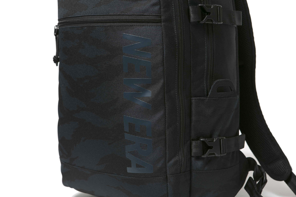 スマートパック 28L プリントロゴ タイガーストライプカモネイビー × ネイビー