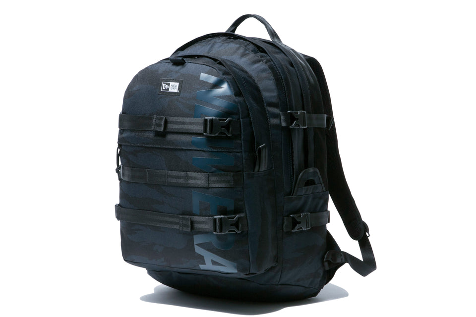 キャリアパック 35L プリントロゴ タイガーストライプカモネイビー × ネイビー