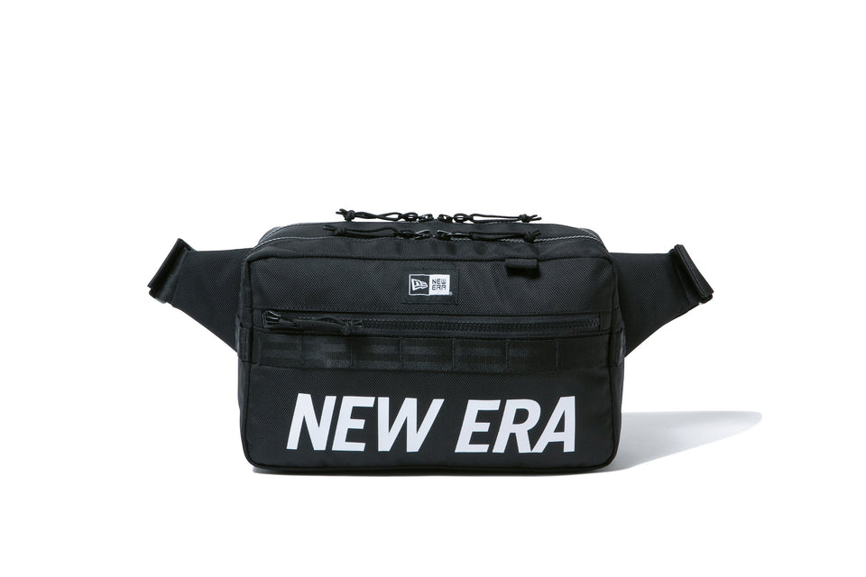 スクエア ウエストバッグ 7L プリントロゴ ブラック × ホワイト