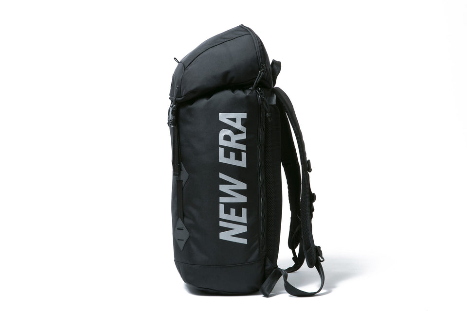 ラックサック 28L プリントロゴ ブラック × リフレクトシルバー