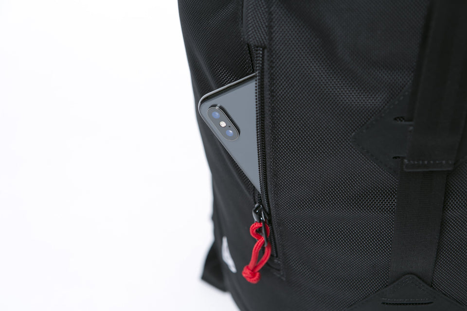 ラックサック 28L ブラック レッド