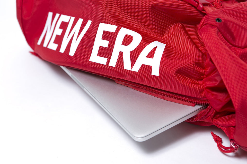 ラックサック 28L プリントロゴ レッド × ホワイト