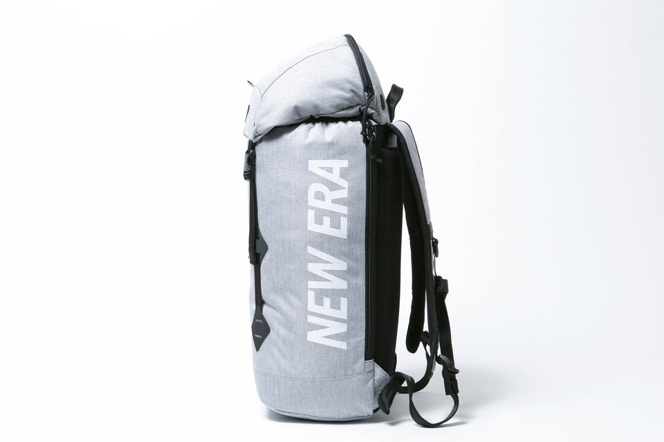 ラックサック 28L プリントロゴ ヘザーライトグレー × ホワイト