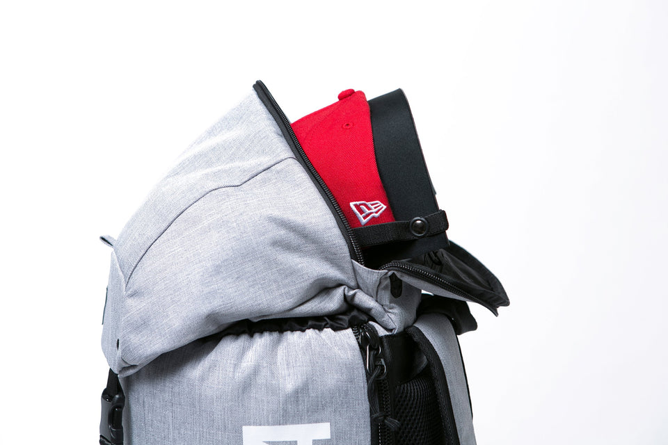 ラックサック 28L プリントロゴ ヘザーライトグレー × ホワイト
