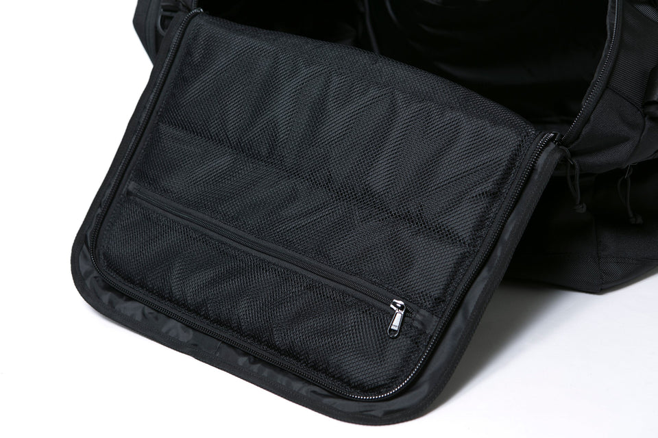 クラブ ダッフルバッグ 50L 2ウェイ プリントロゴ ブラック × ホワイト