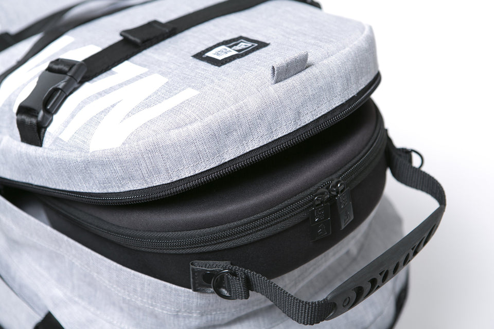 キャリアパック 35L プリントロゴ ヘザーライトグレー × ホワイト