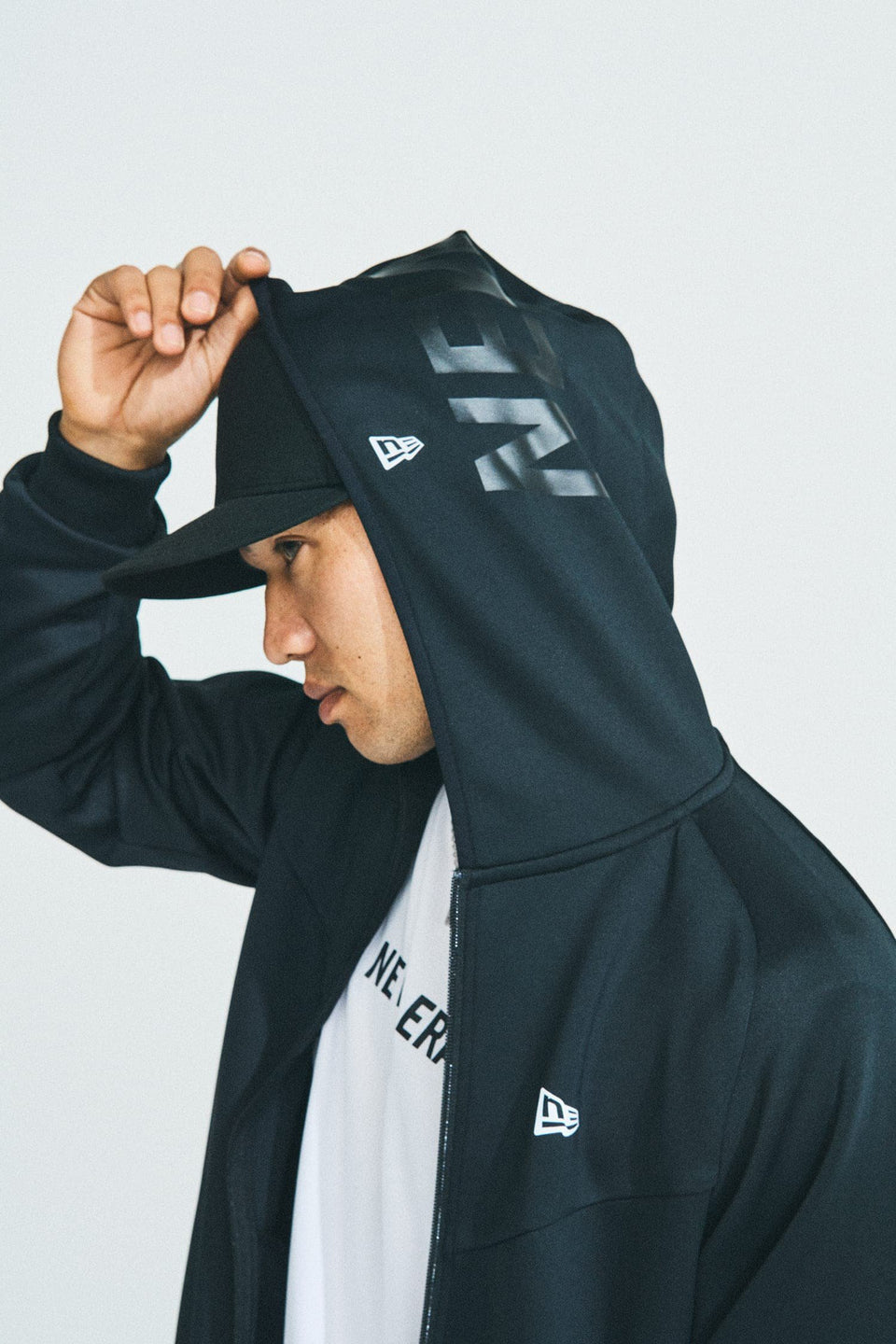 ウォームアップジャケット フードロゴ ブラック × ブラック 【 Performance Apparel 】