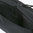 ショルダーポーチ ラージ 2L プリントロゴ ブラック × ホワイト