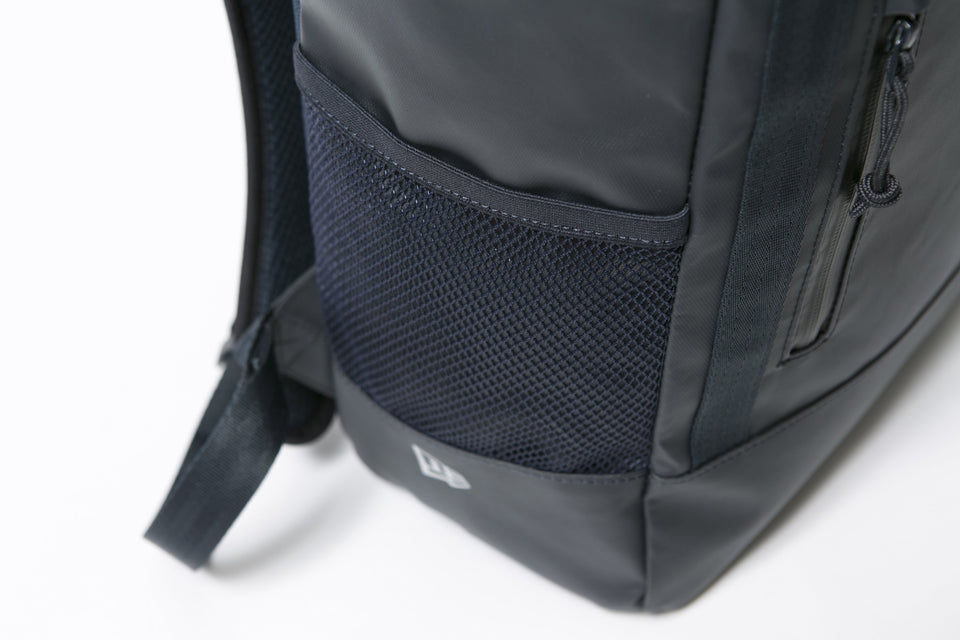 ボックスパック ミディアム 25L プリントロゴ TPUネイビー × ホワイト