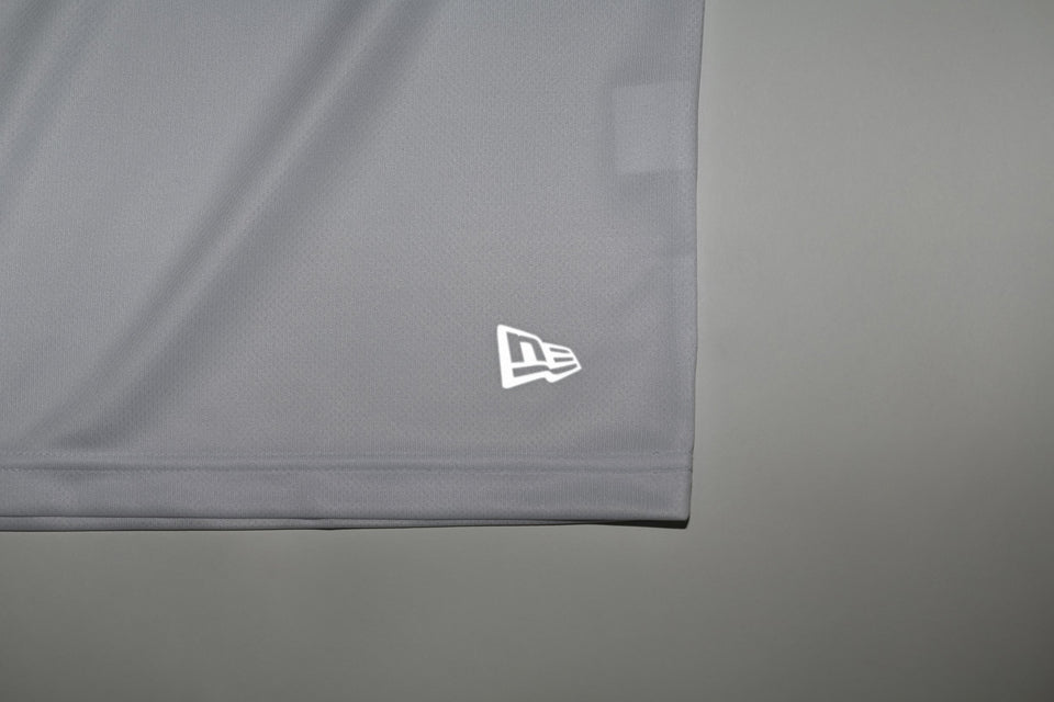 テック タンクトップ バーチカル ニューエラ ホワイト × ブラック 【 Performance Apparel 】