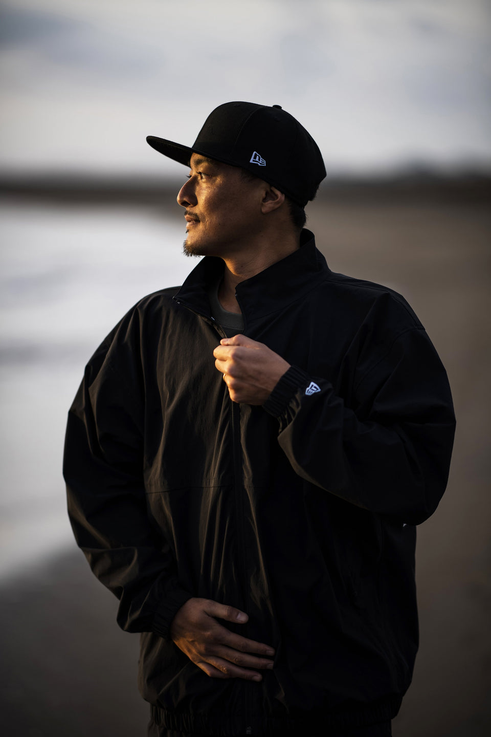 トラックフルジップジャケット スタンドカラー ニューエラ ワードマーク バックロゴ ブラック 【NEW ERA WORKOUT】