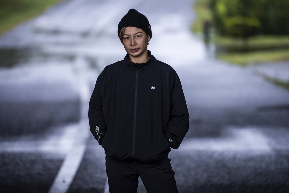 トラックフルジップジャケット スタンドカラー ニューエラ ワードマーク スリーブロゴ ブラック 【NEW ERA WORKOUT】