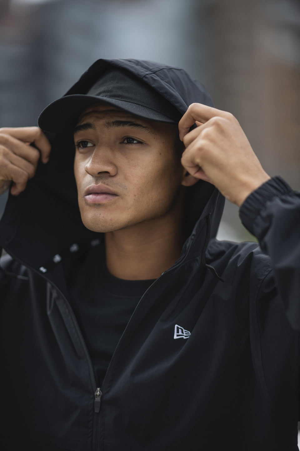 トラックフルジップフーディージャケット ニューエラ ワードマーク バックロゴ ブラック 【NEW ERA WORKOUT】