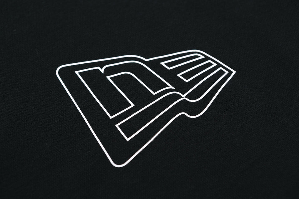 長袖 パフォーマンス Tシャツ アウトラインフラッグ & ワードマークスリーブ ブラック 【NEW ERA WORKOUT】