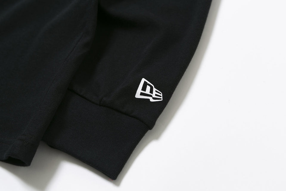 長袖 パフォーマンス Tシャツ アウトラインフラッグ & ワードマークスリーブ ブラック 【NEW ERA WORKOUT】