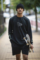 長袖 パフォーマンス Tシャツ アウトラインフラッグ & ワードマークスリーブ ブラック 【NEW ERA WORKOUT】
