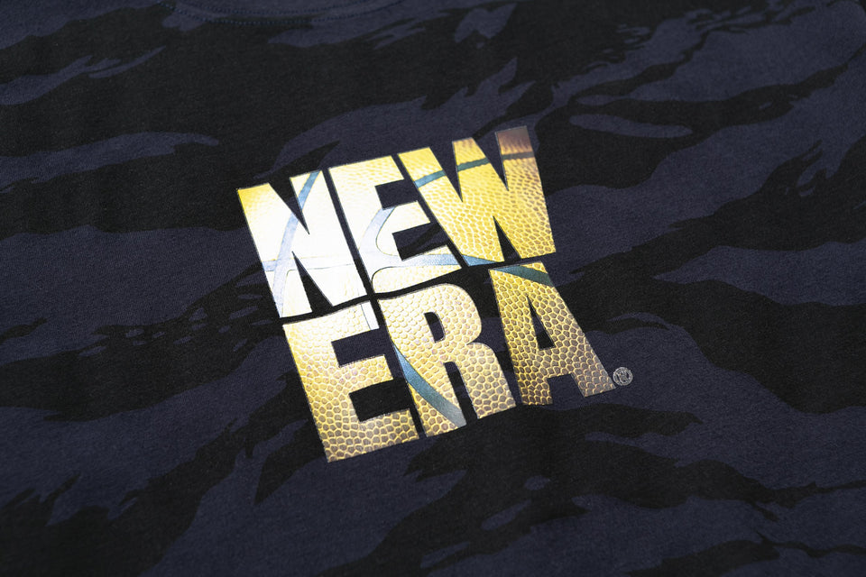パフォーマンス Tシャツ スクエアニューエラ ロゴ タイガーストライプカモネイビー 【NEW ERA BASKETBALL】