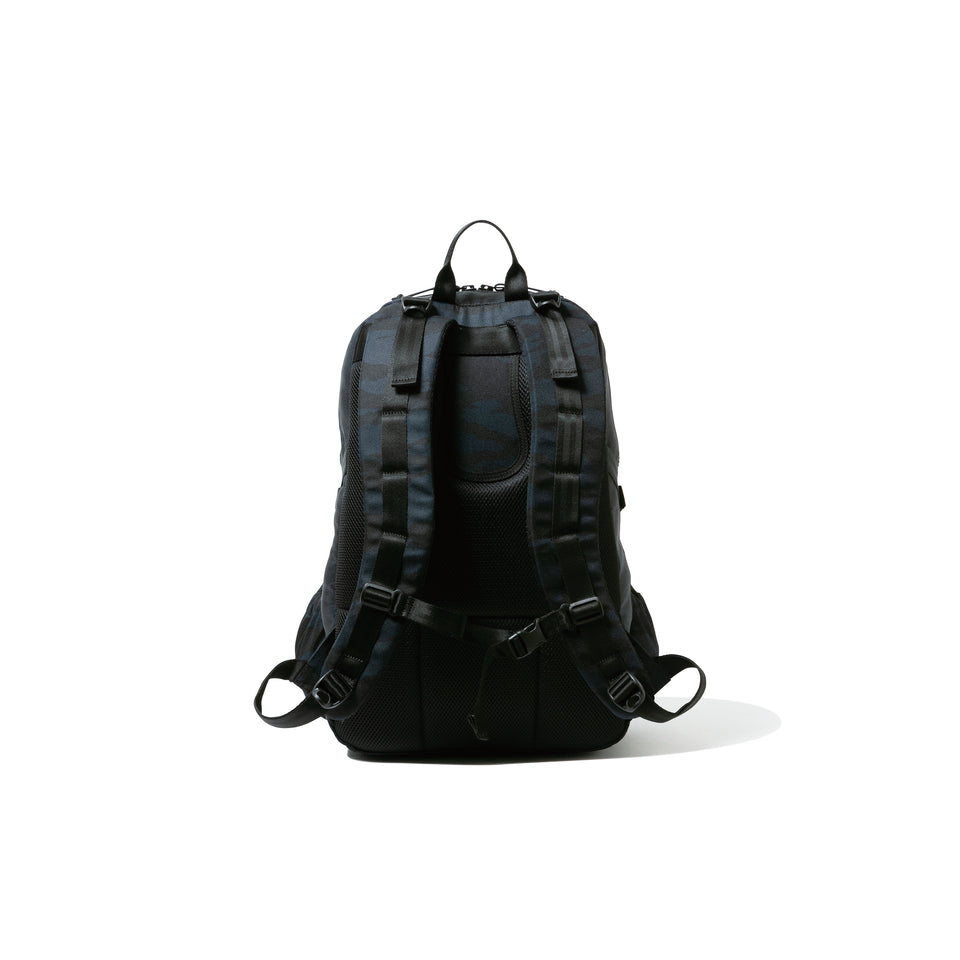 アーバンパック 33L プリントロゴ　タイガーストライプカモネイビー / ブラック
