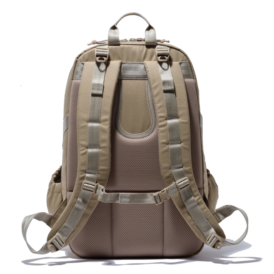 アーバンパック 33L プリントロゴ　ベージュ　×　ホワイト