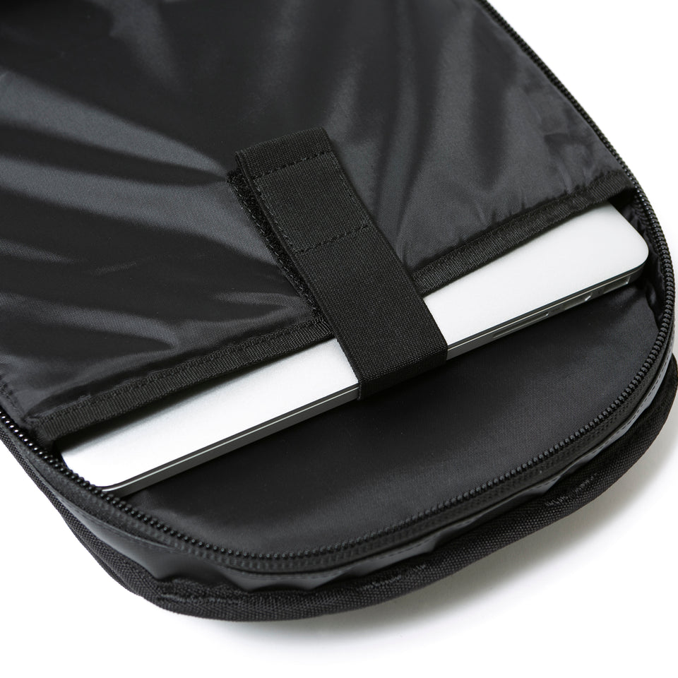 スポーツパック 31L プリントロゴ　ブラック　×　ホワイト
