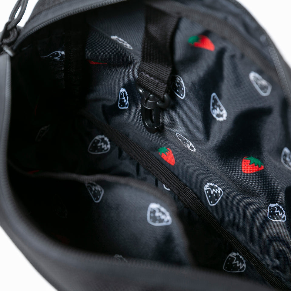 ショルダーポーチ ラージ 2L AI TAKAHASHI 高橋愛 NEW ERA ロゴ ブラック