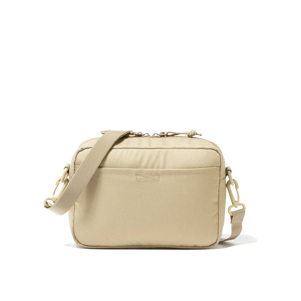 ショルダーポーチ ラージ 2L プリントロゴ ベージュ　×　ホワイト