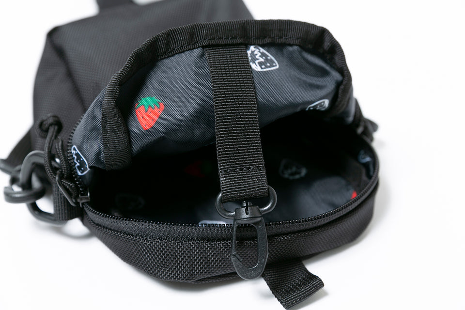 ショルダーポーチ 1.7L AI TAKAHASHI 高橋愛 NEW ERA ロゴ ブラック