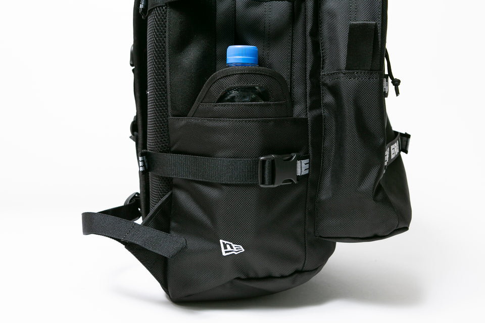 キャリアパック 35L ロゴテープ ブラック　×　ホワイト