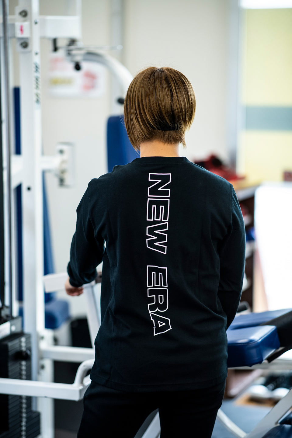 長袖 パフォーマンス Tシャツ リア ニューエラワードマーク ブラック 【NEW ERA WORKOUT】