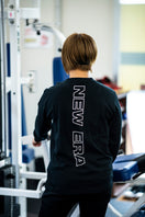 長袖 パフォーマンス Tシャツ リア ニューエラワードマーク ブラック 【NEW ERA WORKOUT】