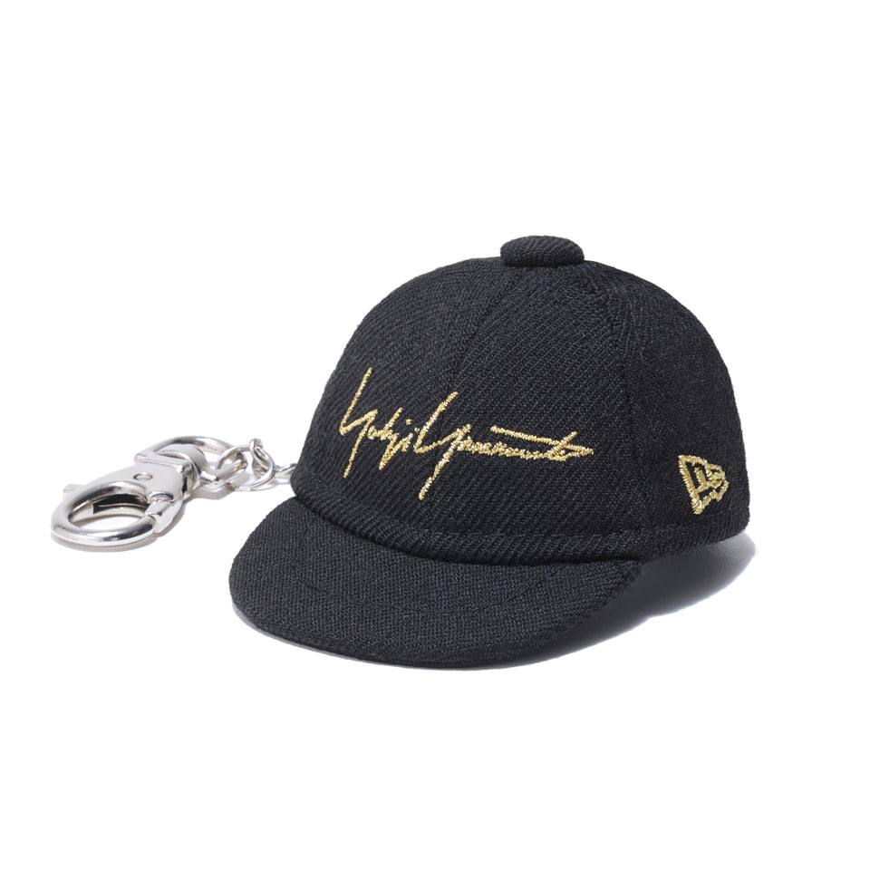 キャップキーホルダー Yohji Yamamoto SS21 シグネチャーロゴ ブラック × メタリックゴールド | NEW ERA ニューエラ公式オンラインストア