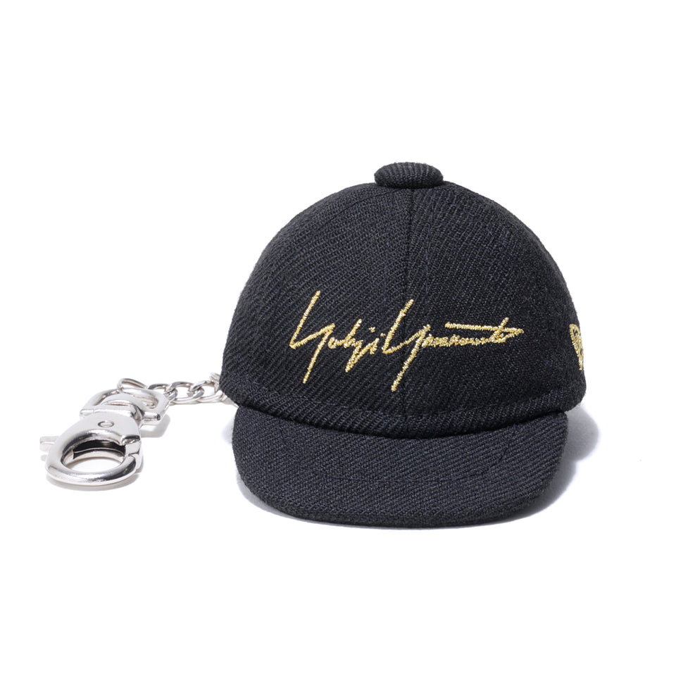 キャップキーホルダー Yohji Yamamoto SS21 シグネチャーロゴ ブラック × メタリックゴールド