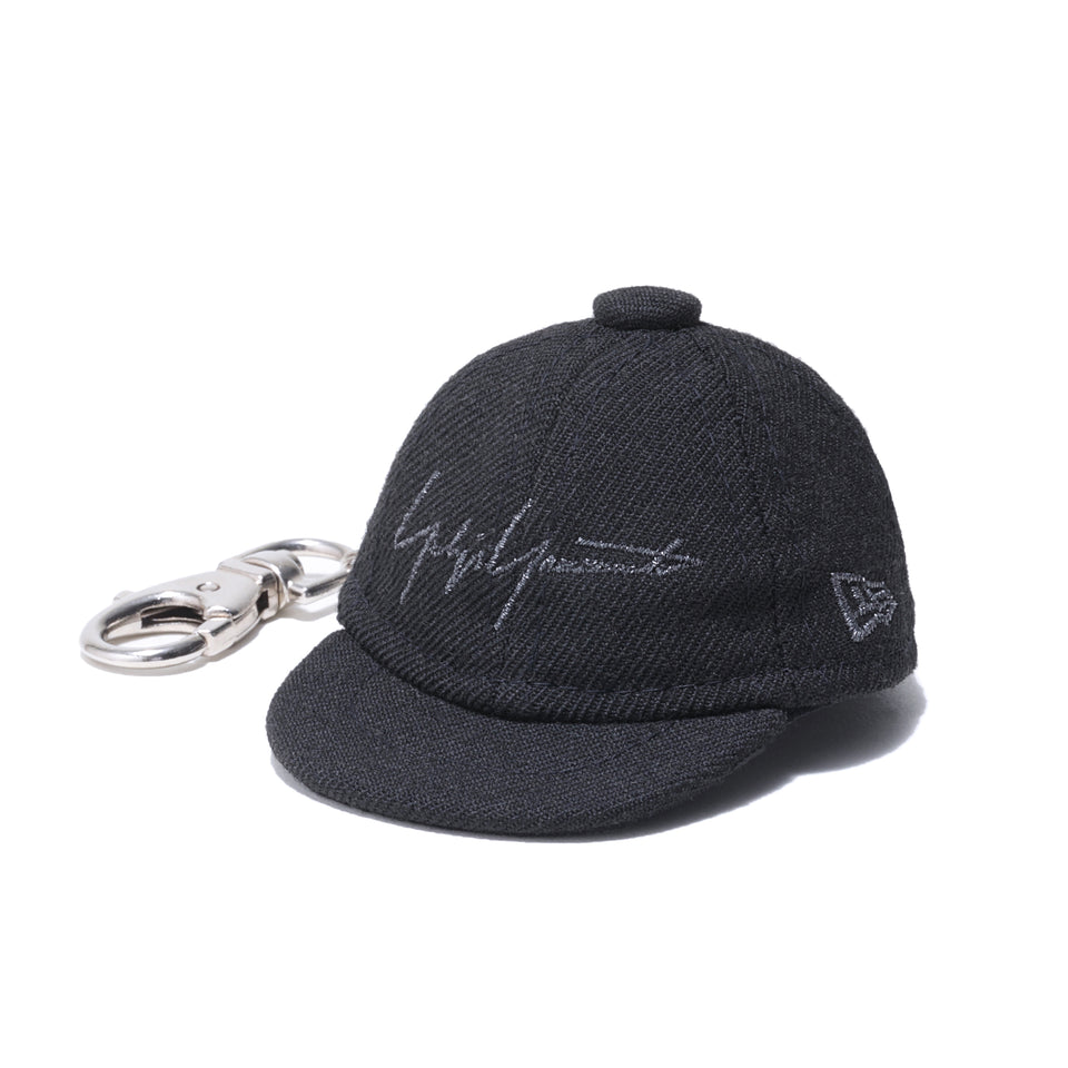 キャップキーホルダー Yohji Yamamoto SS21 シグネチャーロゴ ブラック × メタリックブラック | NEW ERA ニューエラ公式オンラインストア