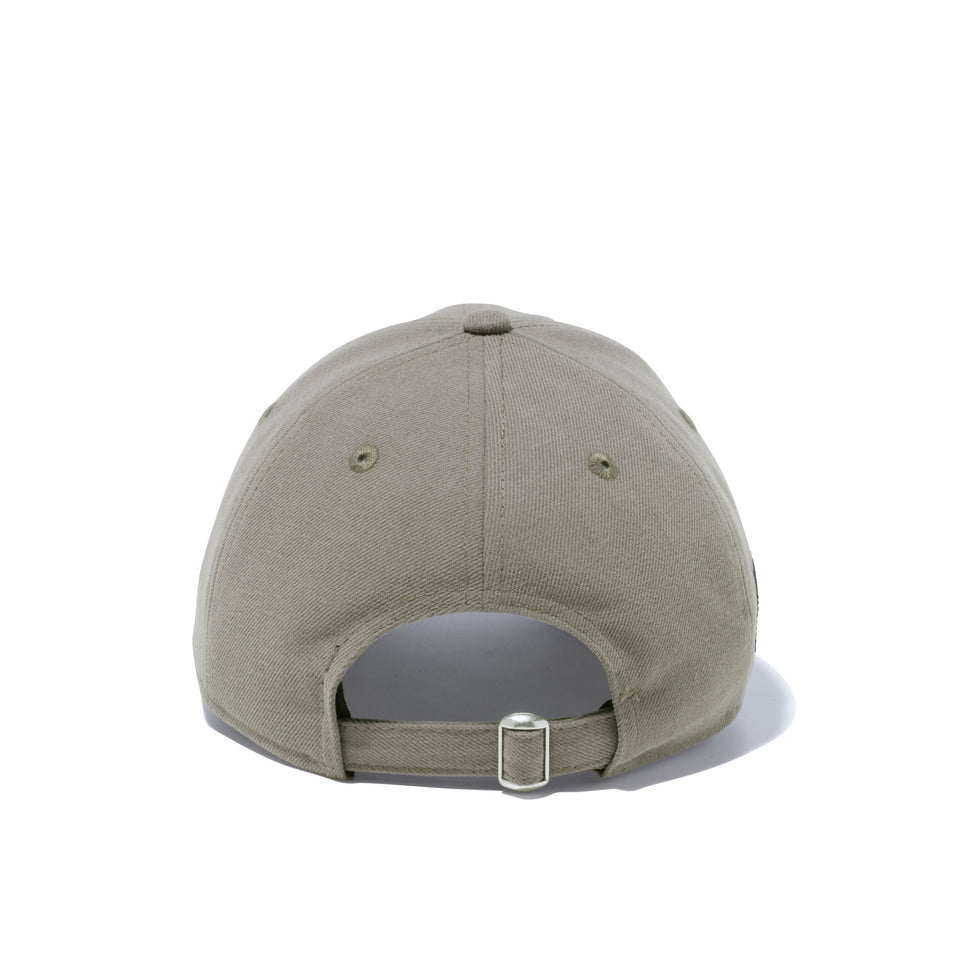 9TWENTY NEW ERA BLACK LABEL Dリング ウーブンラベル ペールカーキ