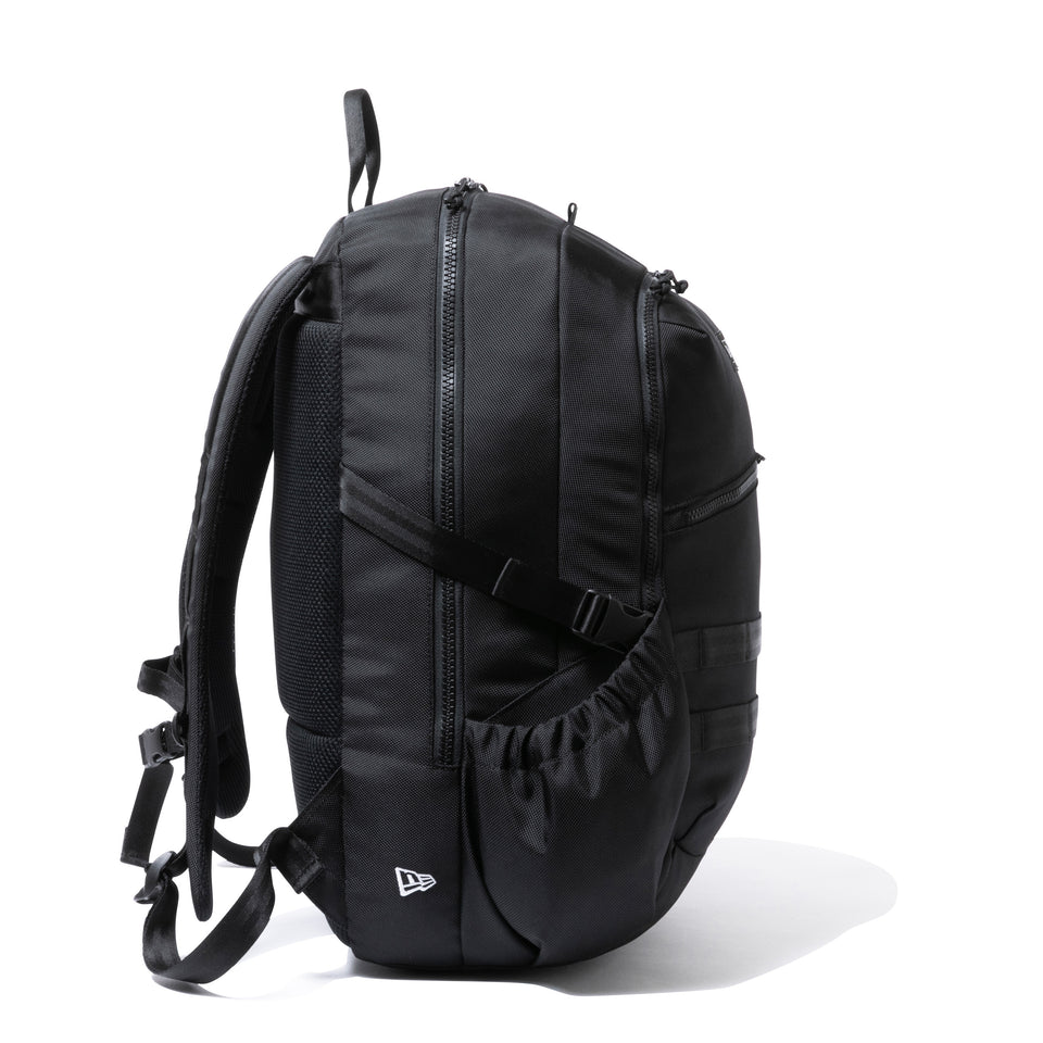 アーバンパック 33L プリントロゴ ブラック × ホワイト