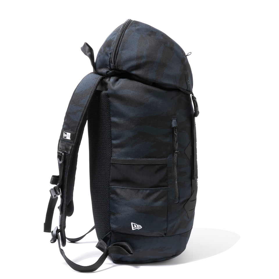 ラックサック 35L プリントロゴ アウトライン タイガーストライプカモネイビー