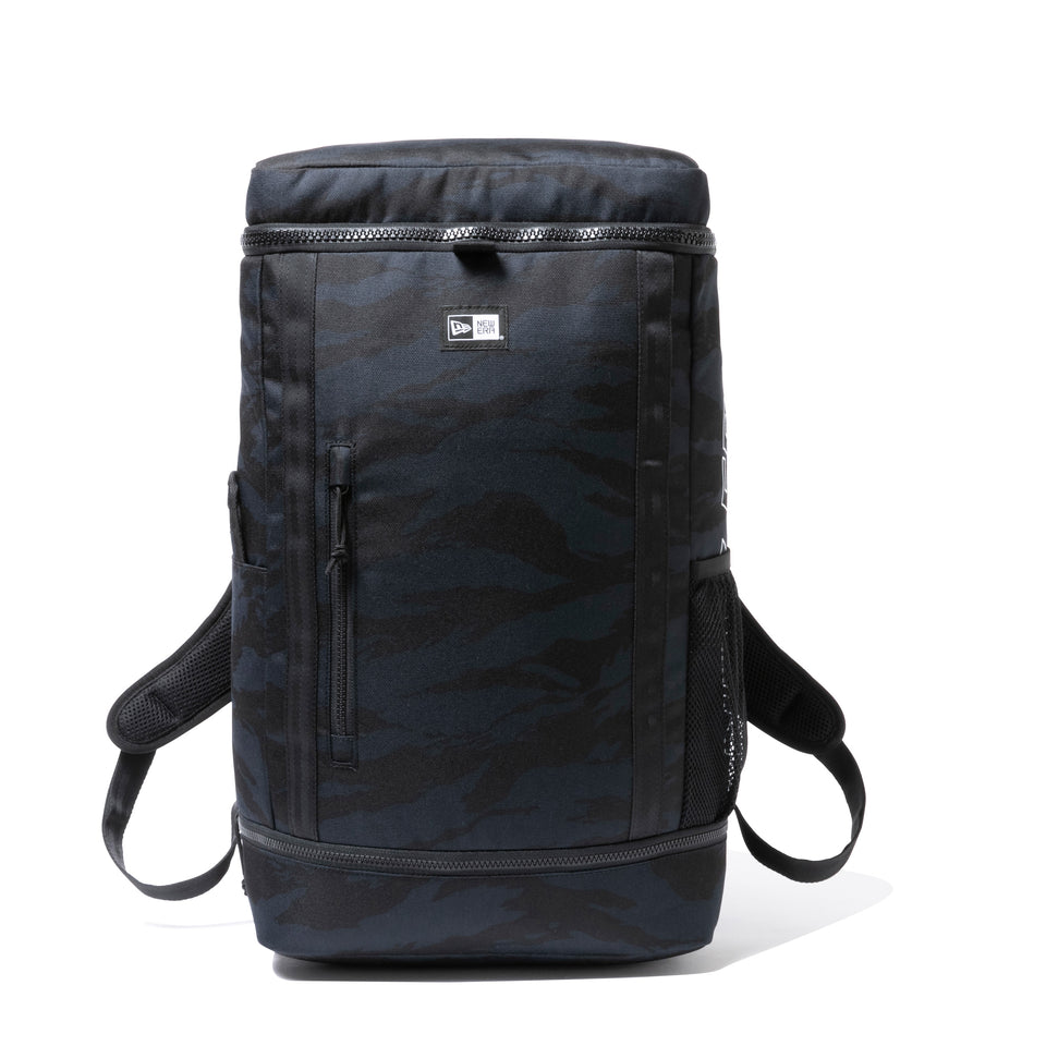 ボックスパック 32L プリントロゴ アウトライン タイガーストライプカモネイビー / ブラック