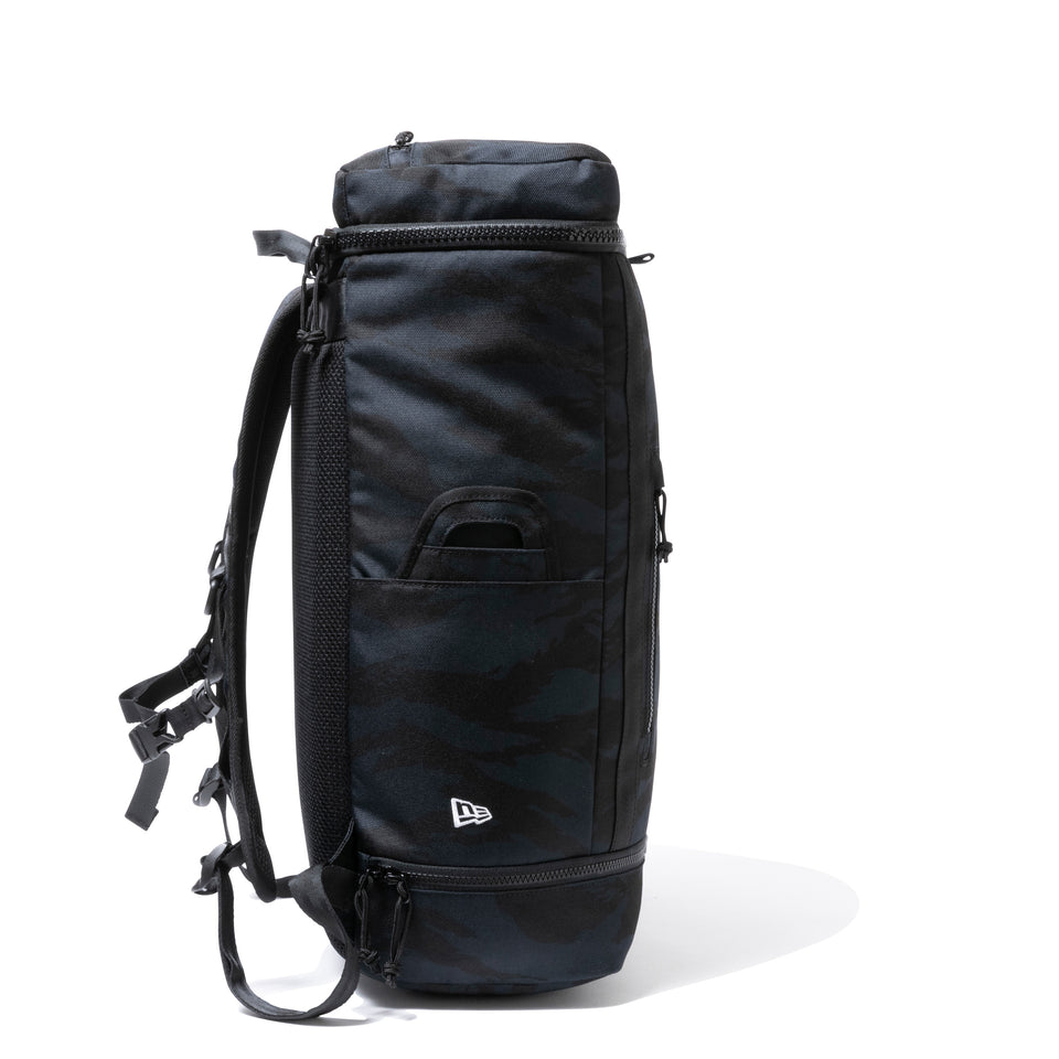ボックスパック 32L プリントロゴ アウトライン タイガーストライプカモネイビー / ブラック