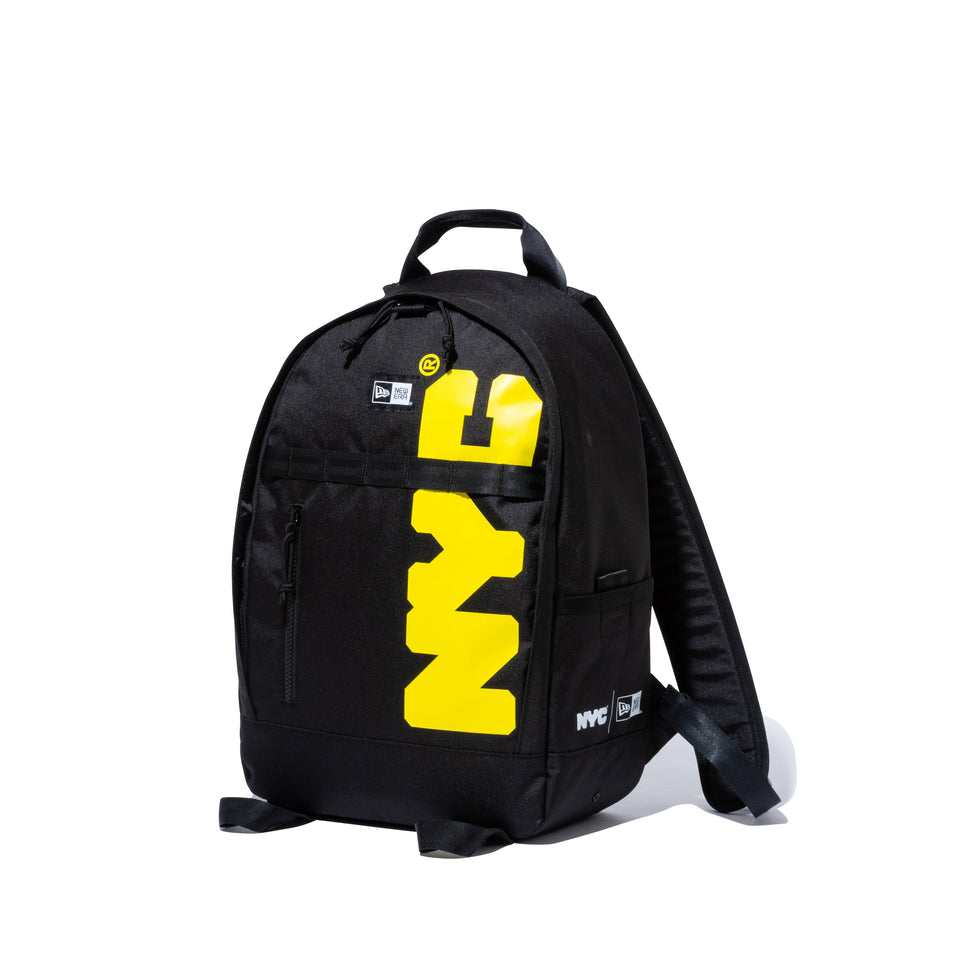 デイパック 22L NYC チャンキーロゴ ブラック × イエロー