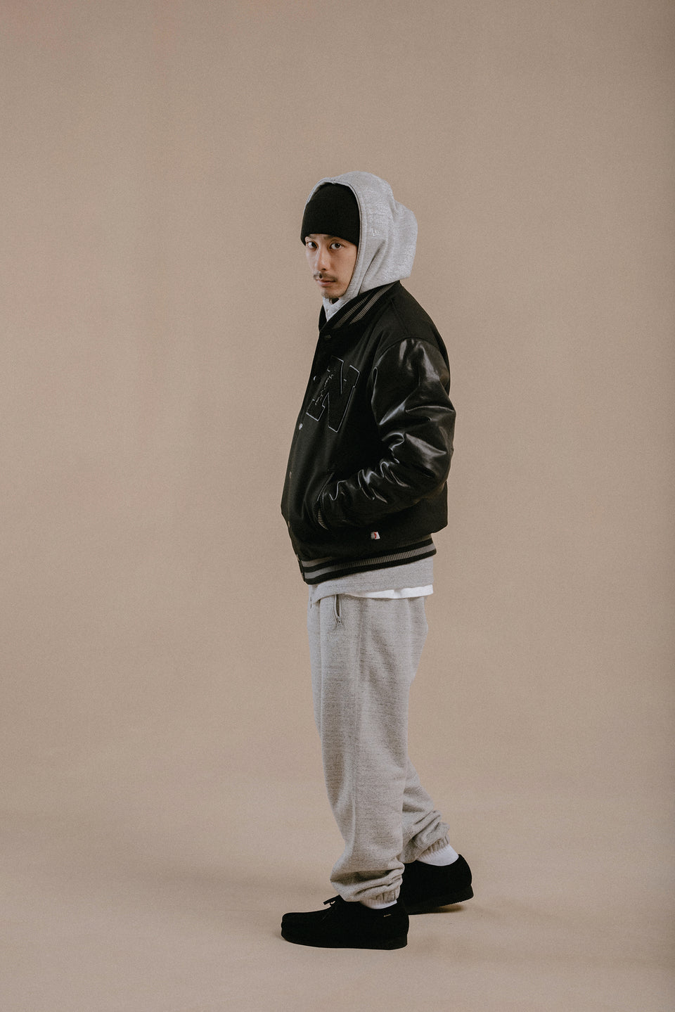 【10月発売】バーシティージャケット NEW ERA BLACK LABEL ブラック