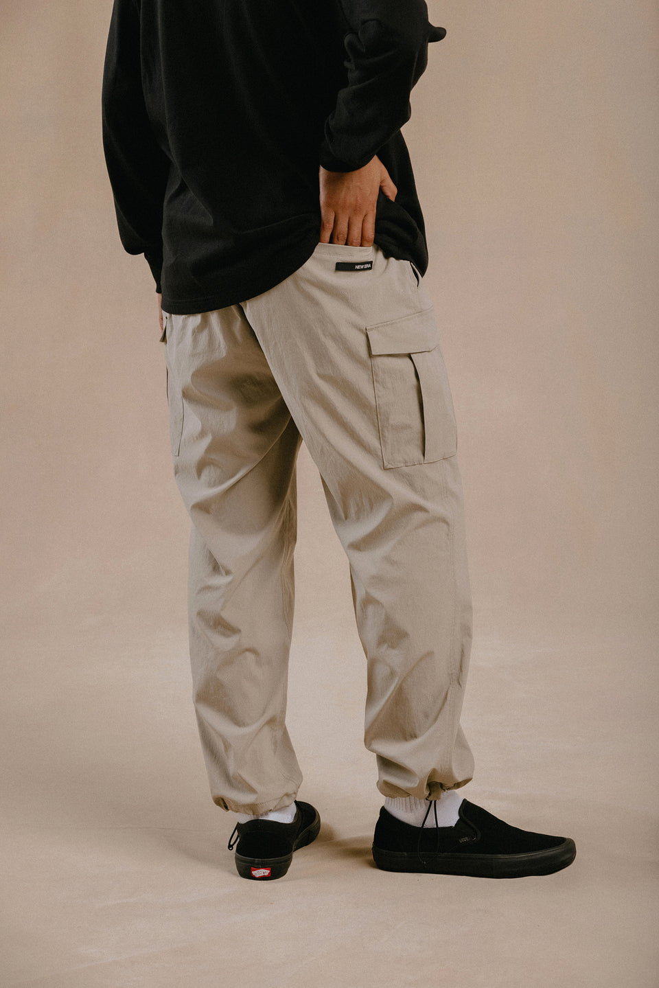 ストレッチ カーゴパンツ NEW ERA BLACK LABEL ペールカーキ